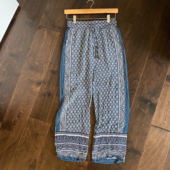 Fun and flowy summer pants - Picture 1 of 5